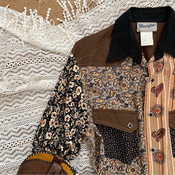 Wrangler Retro Multicolor Floral Metal Snap Shirt - Picture 4 of 14